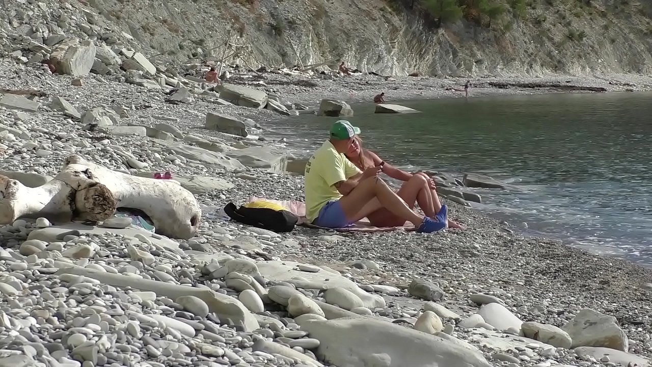 Ein reisender Blogger traf einen Nudisten. Öffentlicher Blowjob am Strand in Bulgarien. RollenspielePaare